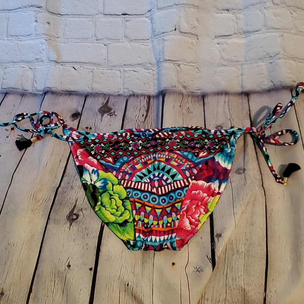 🌺2 For $20 Item🌺 Like New LA Blanka Multi-Color Bikini Bottoms